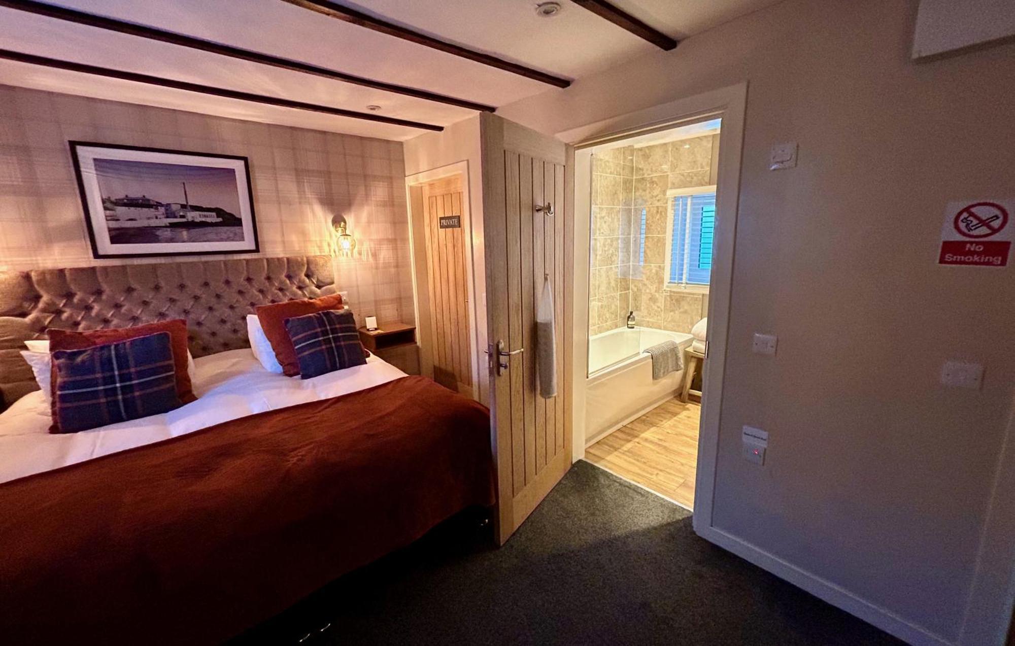 Lochindaal Hotel Port Charlotte ภายนอก รูปภาพ